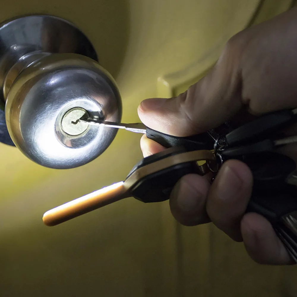 DSHA Mini LED Flashlight Keychain Portable Keyring Light Torch carabiner Key Lights keychain Night | Лампы и освещение