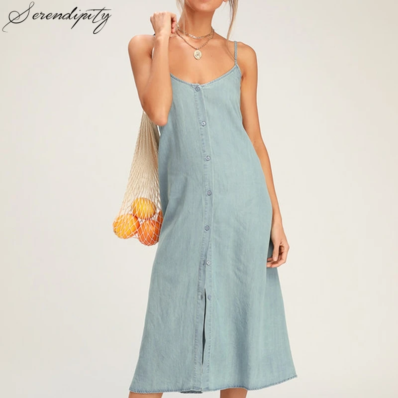 Женское джинсовое платье без рукавов синее длинное на тонких бретельках с