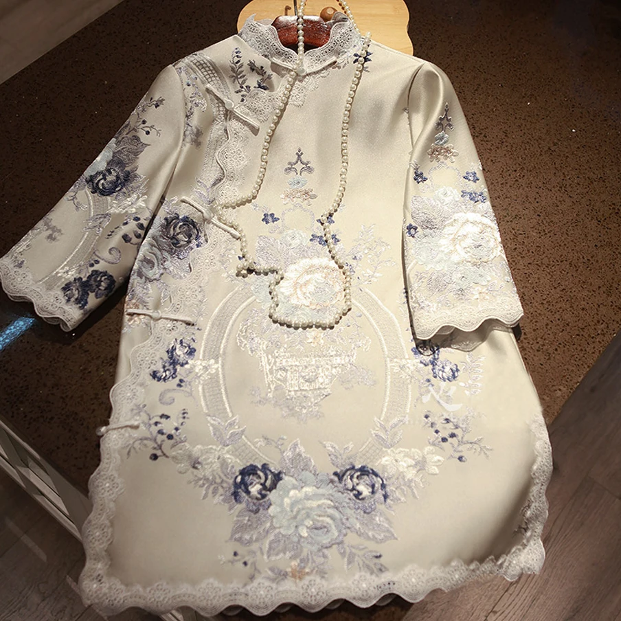 2017 New hot Chinese national Costume cheongsam Long Daily dress Chi-pao China clothing QiPao aristocratic mien smart clothes |