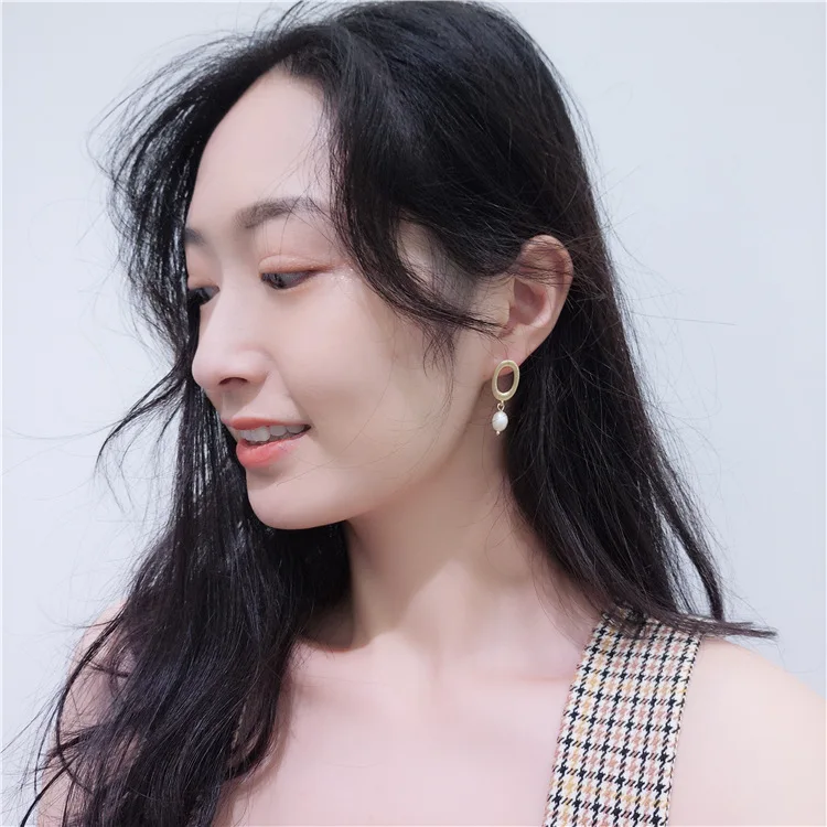 Женские серьги гвоздики из натурального пресноводного жемчуга трендовые