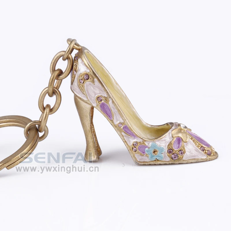 Новое поступление 2017 года женские модные туфли с эмалью для ключей на высоком