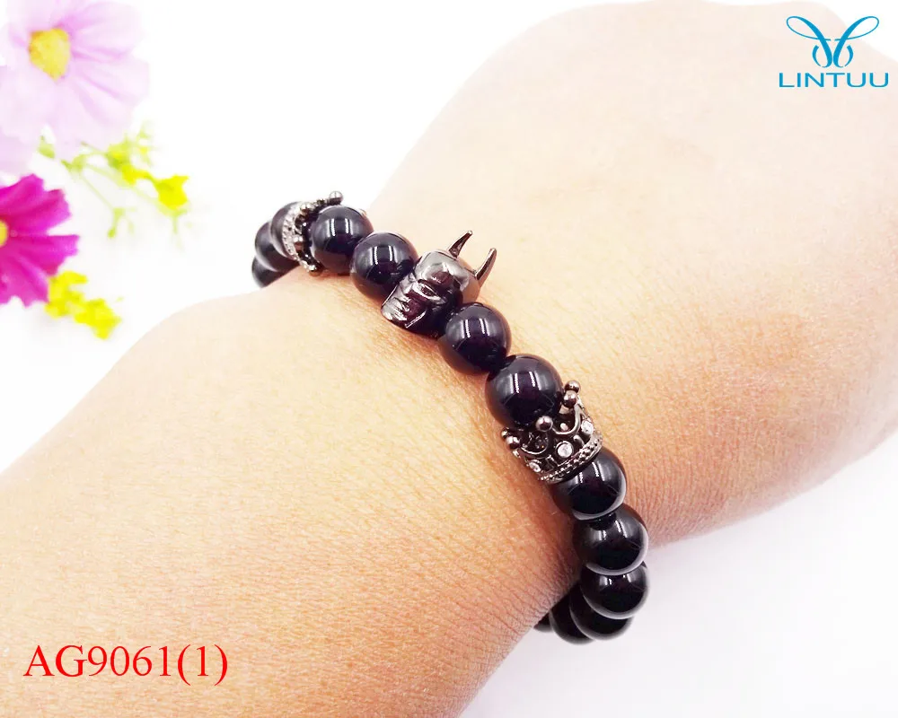 Мужской браслет в римском стиле золотой виде рыцаря Бэтмена и короны из черного