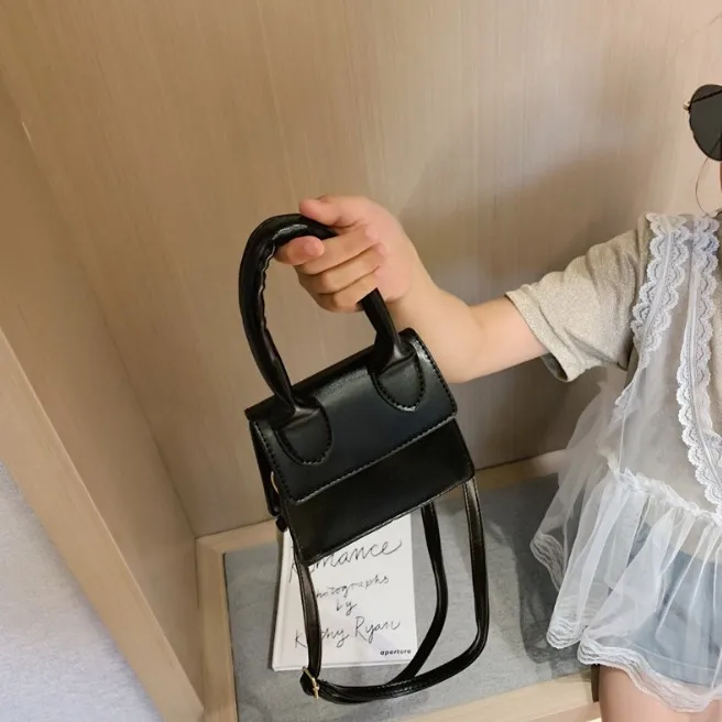 Женская сумка через плечо на одно универсальная с клапаном 2019 повседневная