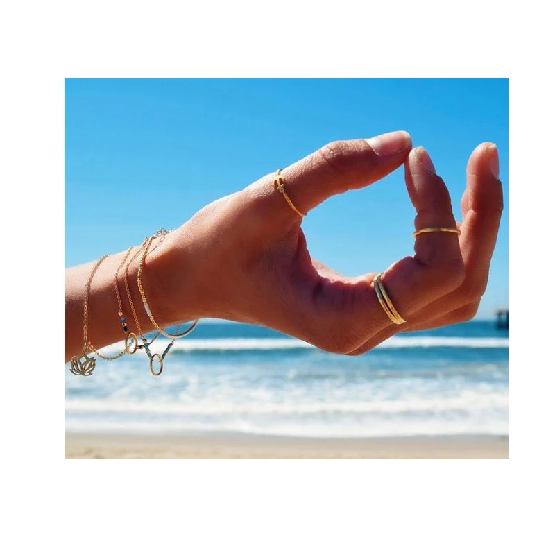 Браслет со сверкающими зелеными бусинами из семян кармы золотистый мерцающий