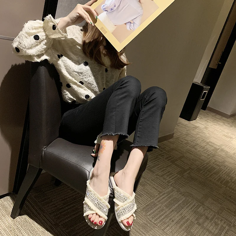 Модные женские шлепанцы Летняя обувь на плоской подошве с кристаллами пляжные