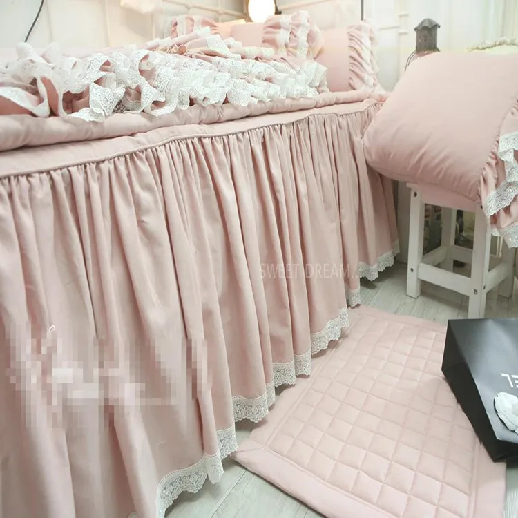 Комплект постельного белья из 4 предметов импортное Розовое Кружевное украшение