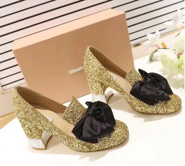 Новинка 2018 года роскошные женские туфли лодочки с украшением в виде бабочки