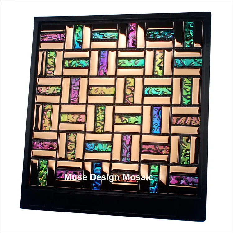 Переливающийся семь цветов симфония золотого цвета с украшением в виде