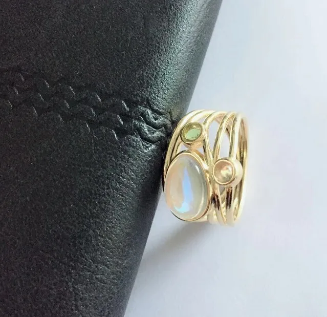 Кольцо женское многослойное с лунным камнем золотого цвета|Кольца| |