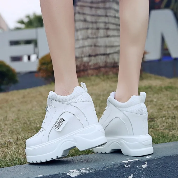 Женские кроссовки на скрытой танкетке белые повседневные ботинки высоком