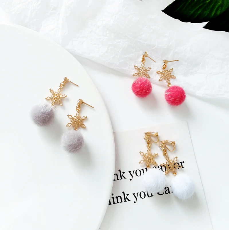 South Korea's temperament contracted and collars Autumn/winter warmth of heart the young girl students lint earring wholesale |