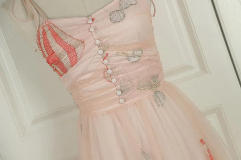 Милое Розовое женское платье на бретельках 2019 летнее с вышивкой без рукавов