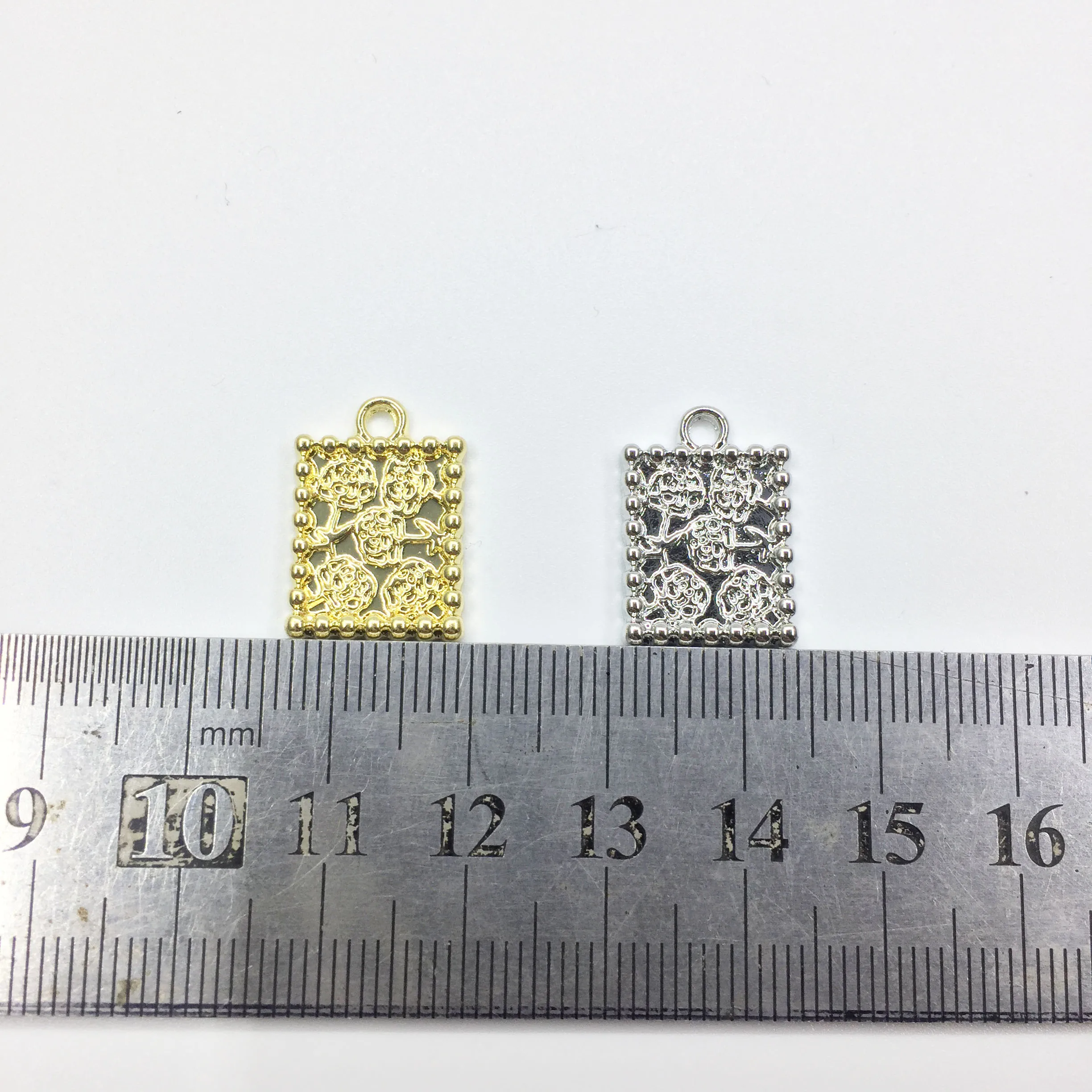 

Eruifa 10pcs 13*16mm Hot Wholesales Flower Coin Zinc alloy Jewelry DIY Charms Necklace,earrings,Bracelets Pendant 2 Colors