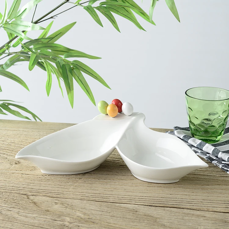 Фруктовая тарелка в форме листьев с керамическими разделами вилками