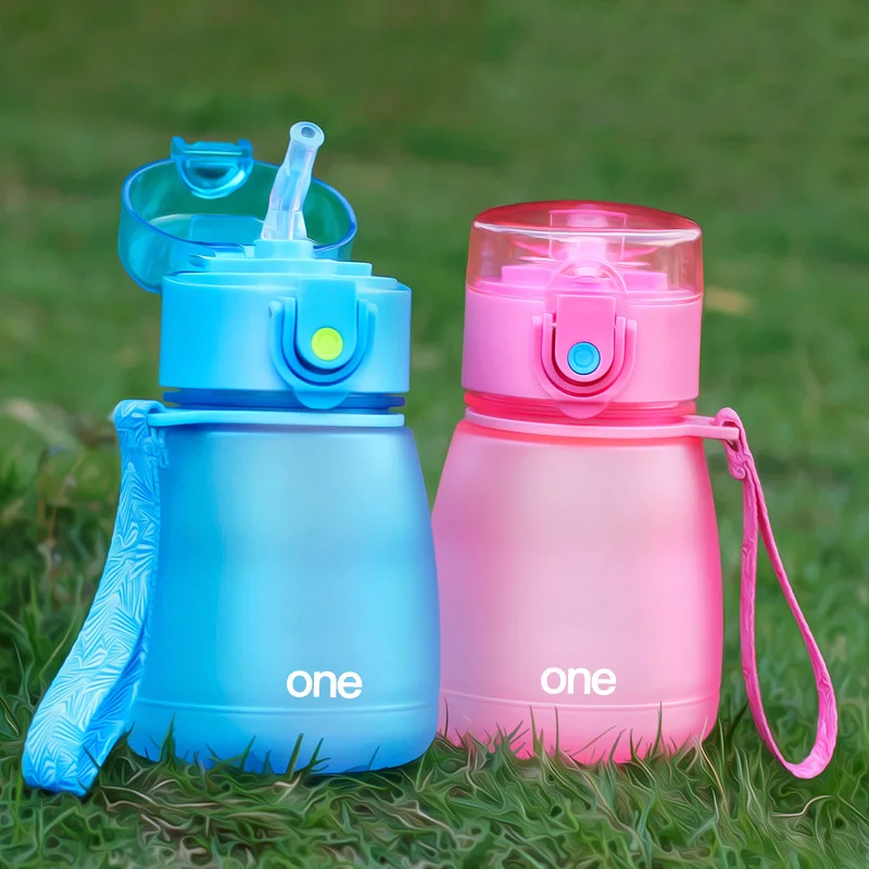 ONEISALL бутылка для воды мини 308 мл Enfant посуда напитков с веревкой детский стакан