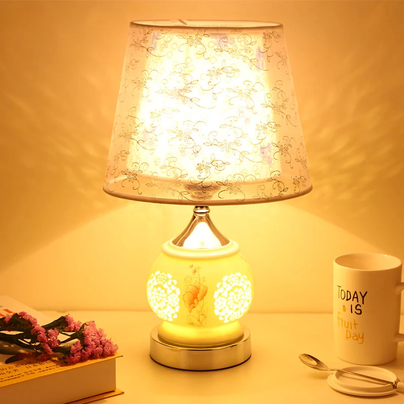 Перфорированные творческий спальня прикроватный Керамика лампа личности