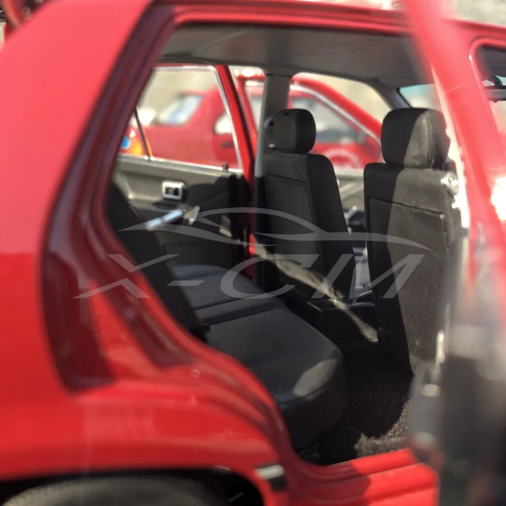 1:18 литая модель автомобиля Yiqi Chinese Tianjin Xiali Taxi TJ7100 хэтчбек (красный) + маленький