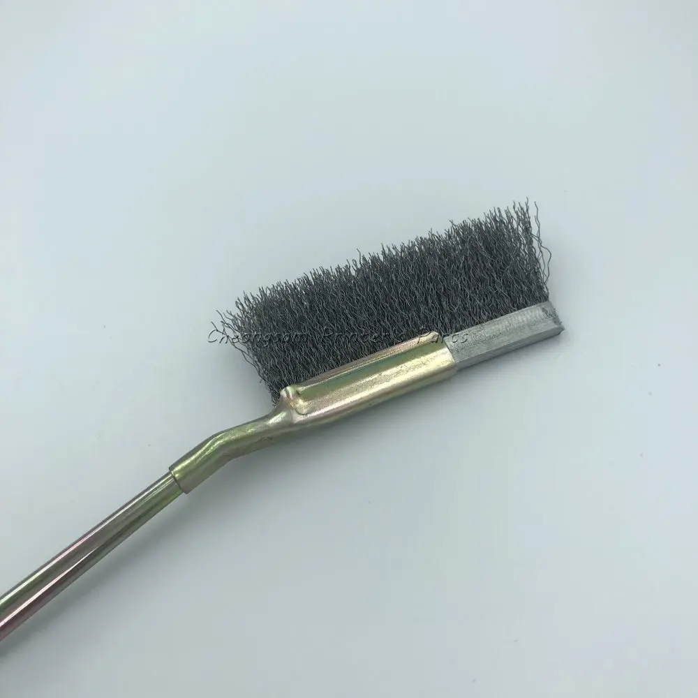 Стальная щетка для чистки щеток