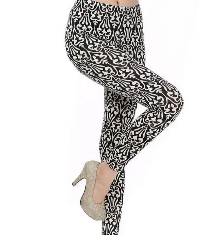 Женские спортивные облегающие удобные черные колготки с принтом пиратского