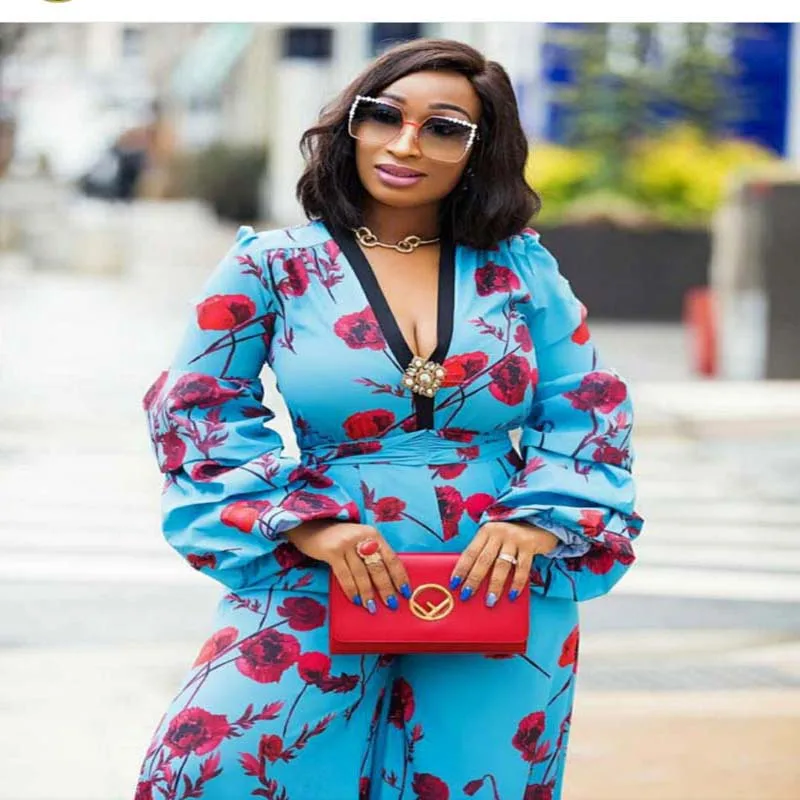 Комбинезон женский с широкими штанинами V-образным вырезом и высокой талией |