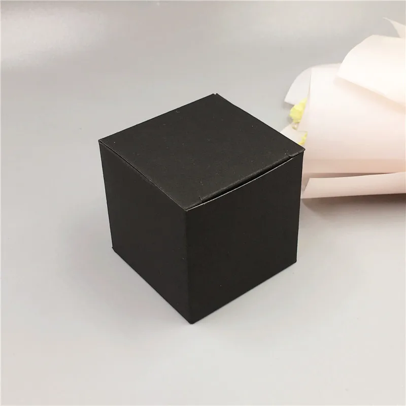 black Маленькая Squrae бумажная коробка белая черная крафт-бумага и красная бумажная Подарочная коробка Упаковка для тортов набор конфет для свадьбы бумажная коробка 5x5x5 см - Цвет: black