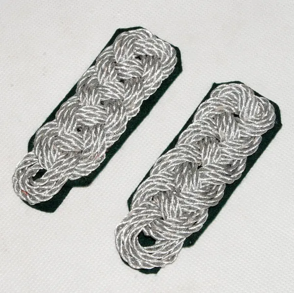 Пара наплечных досок немецкого офицера Второй мировой войны| |