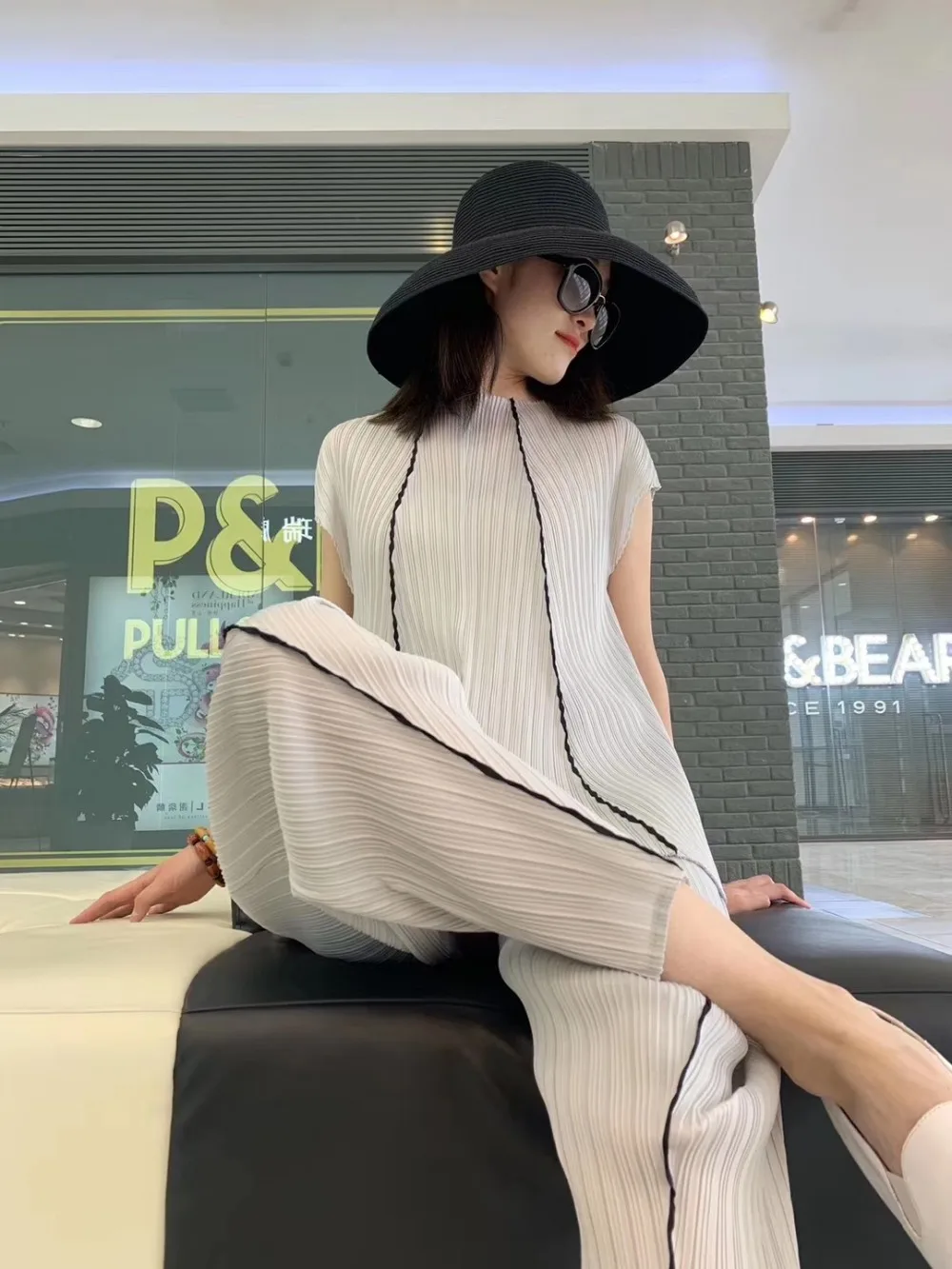 Miyake/модный костюм; футболка с короткими рукавами и воротником-лодочкой+ штаны-шаровары; комплект из двух предметов;