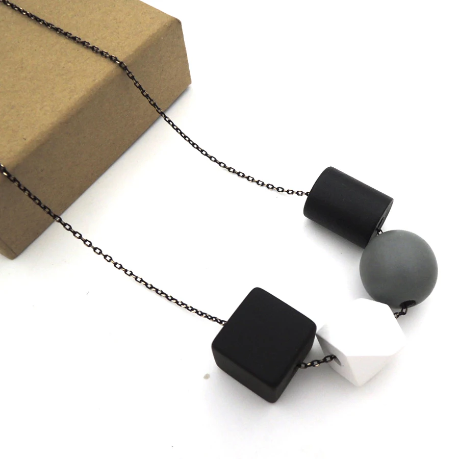 Geometric Wooden Necklace pendant cluster chain Modern Tribal Chic BALL STATEMENT grey black white NW202 | Украшения и аксессуары