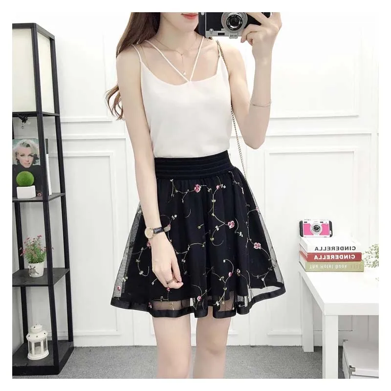 Женская юбка пачка средней длины черная/белая трапециевидной формы с цветочной