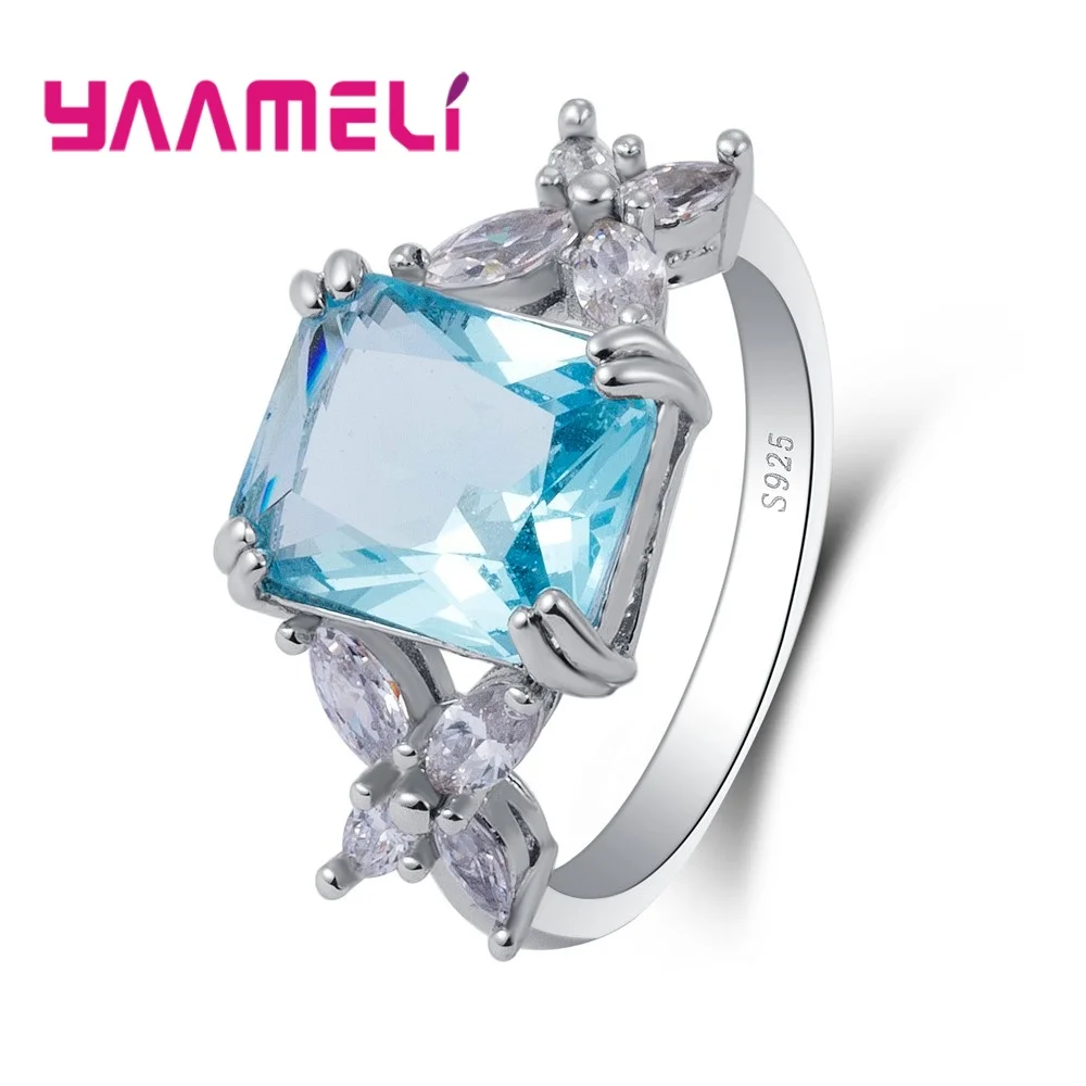 

Женское кольцо из серебра 925 пробы, с фианитом