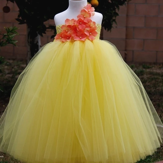 Платье-пачка детское желтое вязаное крючком с повязкой на голову | Детская одежда