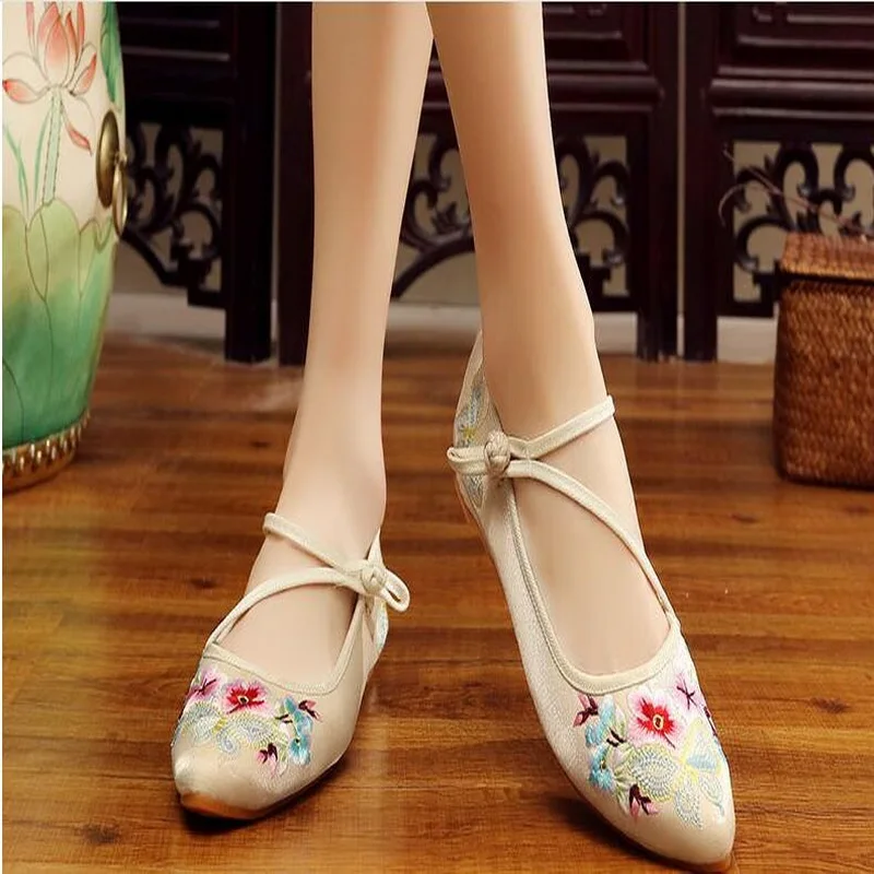Женские свадебные туфли Taomengsi украшенные декоративной вышивкой в национальном