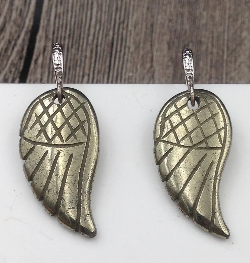 YA2563 Природный Пирит с крыльями ангела камень серьга крючком 30x15 мм | Украшения и