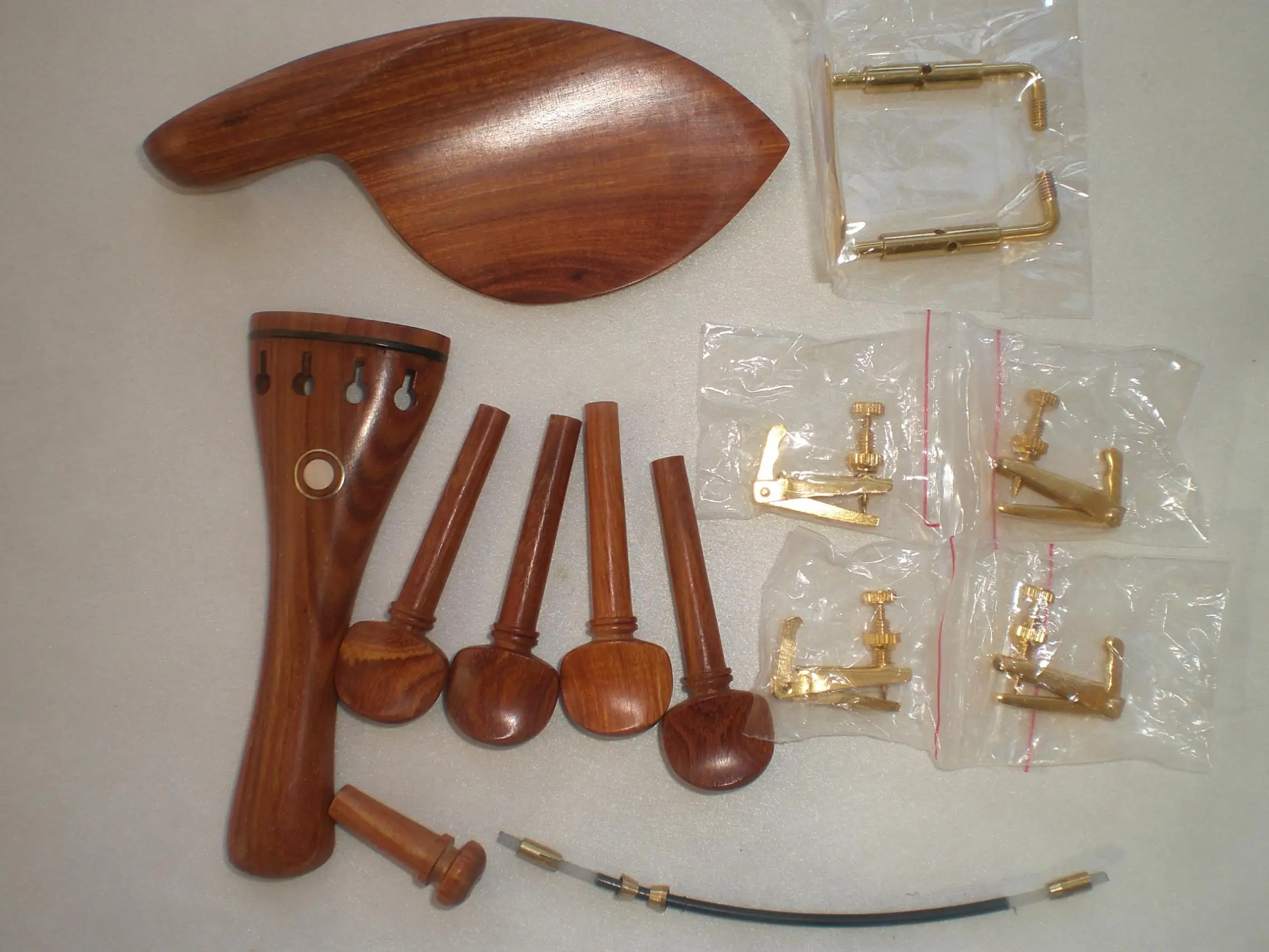 1 набор частей для скрипки из розового дерева с золотым оттенком подбородка и 4