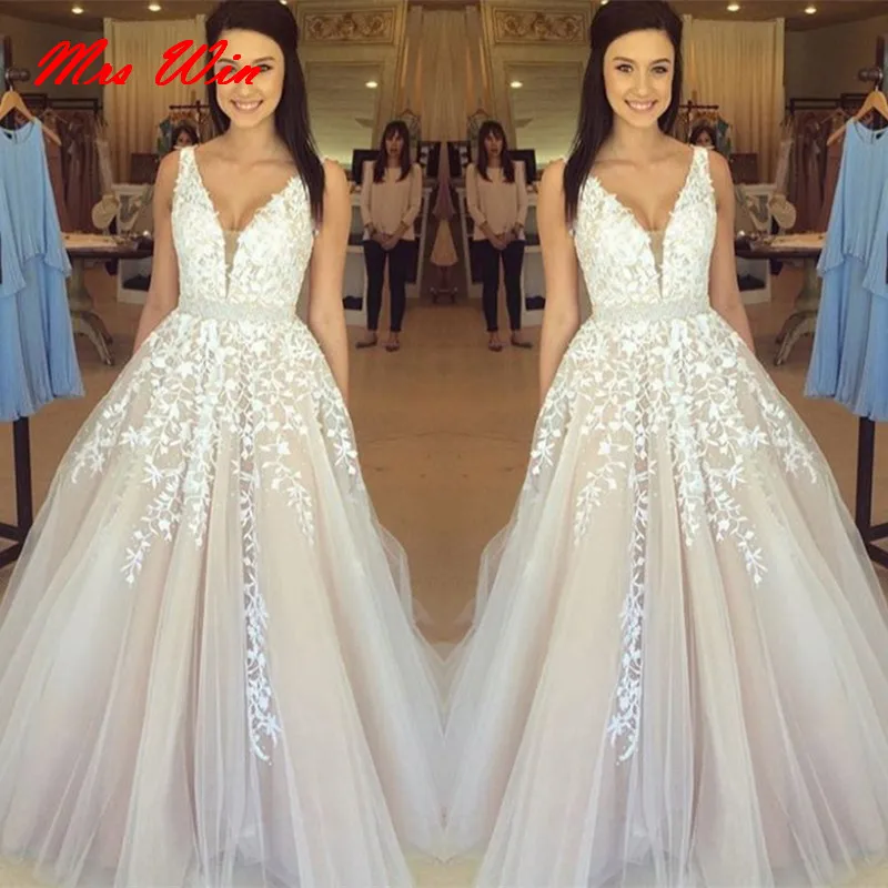 Великолепное свадебное платье без рукавов с v образным вырезом и кружевной