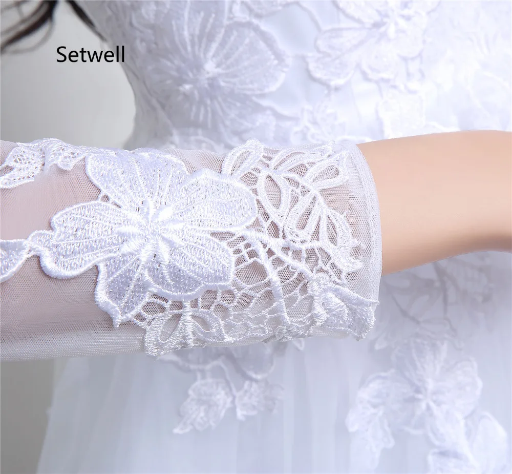 

Setwell Summer Beach Knee Length Illusion Long Sleeve Wedding Dress Appliqued V-Neck A-Line Wedding Gowns