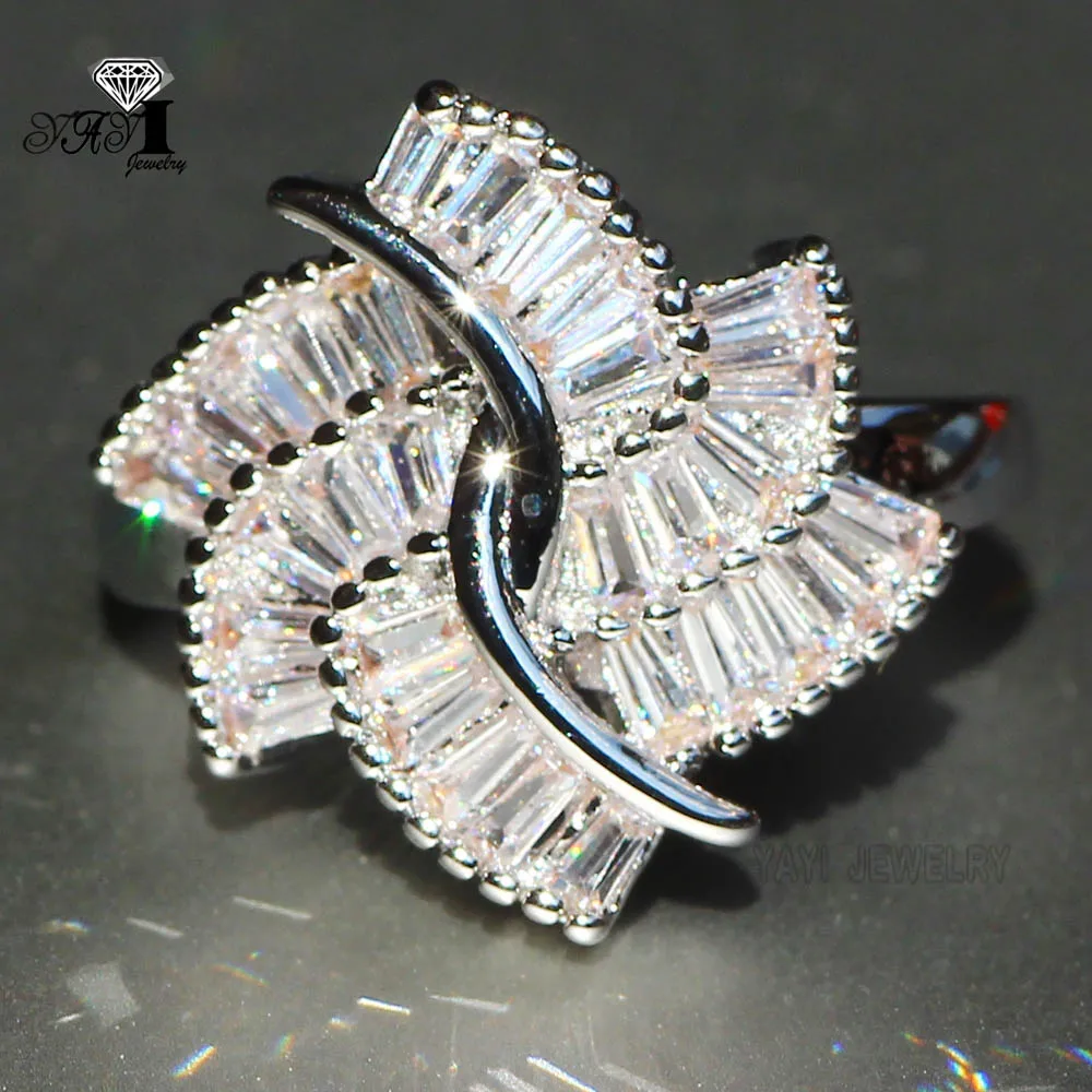 Женское кольцо с натуральным муассанитом обручальное серебряного цвета