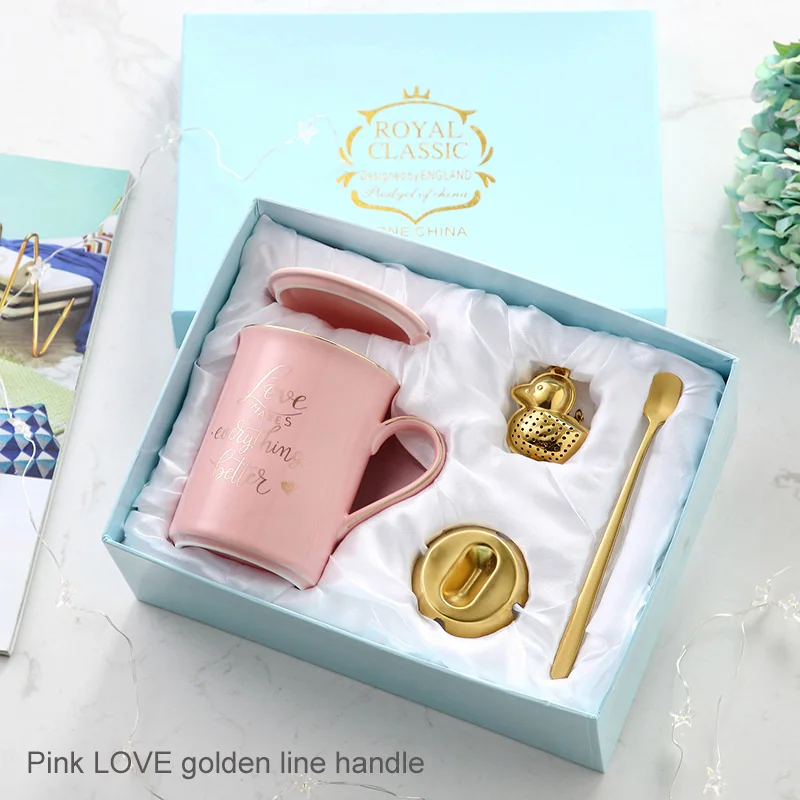 Pink LOVE gold line Новые королевские Керамика Кофе кружка для молока Чай чашки творческий Кружка с крышкой золотая ручка ложка костяного фарфора для свадьбы и дня рождения для влюбленных подарок - Цвет: Pink LOVE gold line