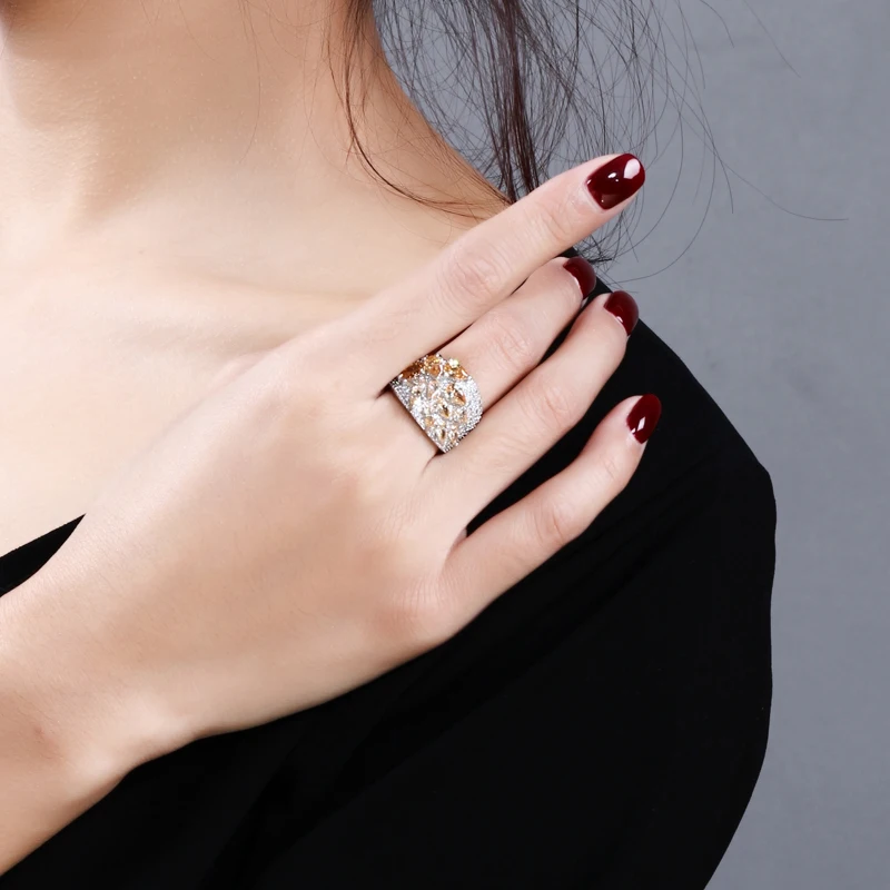 Женское Обручальное кольцо элегантное с цветным камнем и кристаллом из фианита