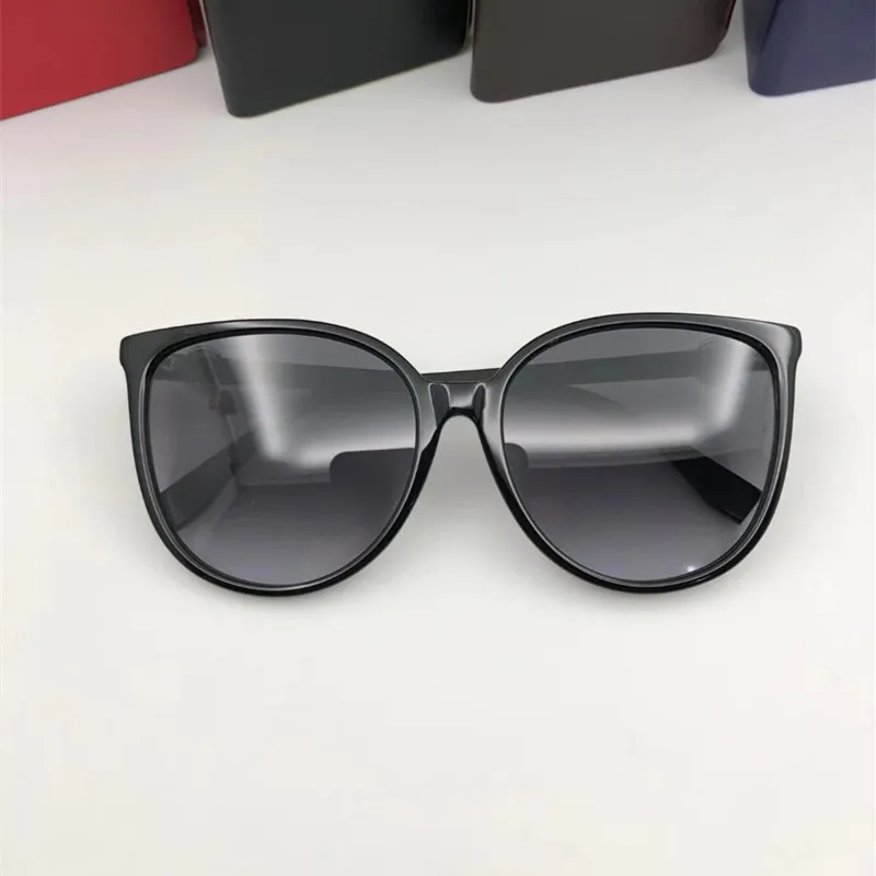 Женские солнцезащитные очки в ацетатной оправе черные с УФ линзами золотой