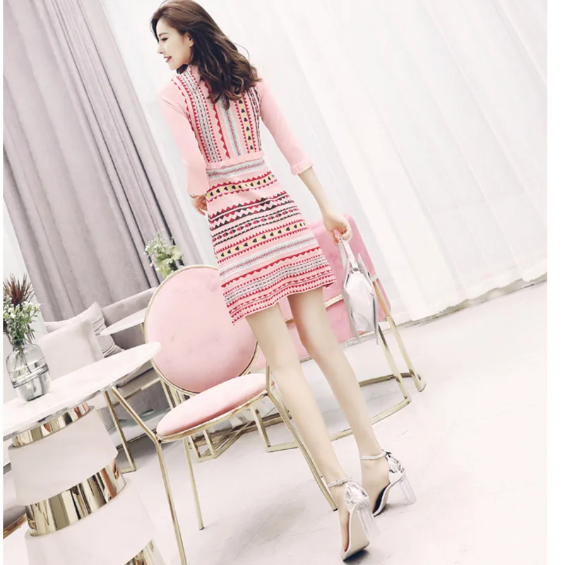 Осень 2021 эластичное вязаное жаккардовое платье-свитер с принтом Love богемное