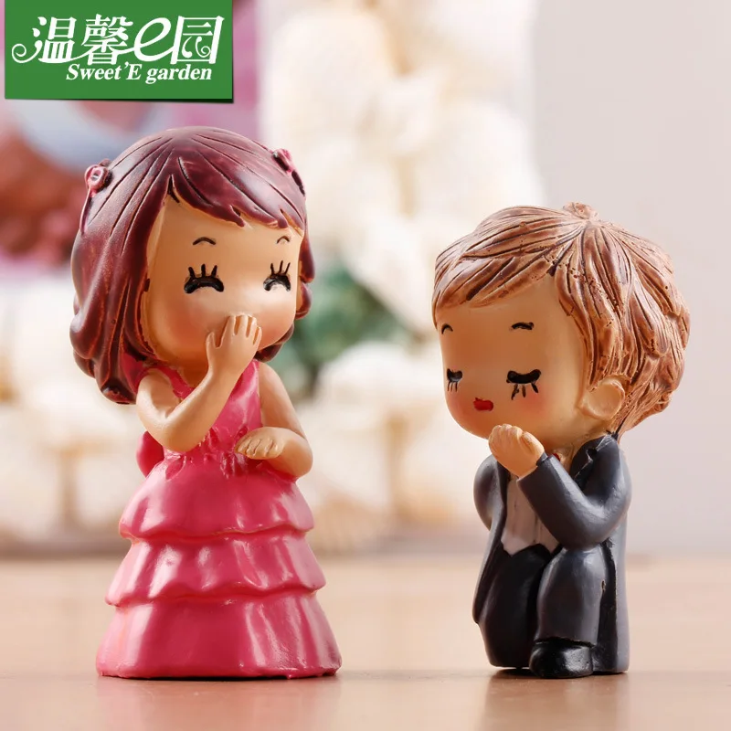 

1 pair Couple Decoration Wedding Proposal Moss Micro Landscape Resin Decoration Groom Bride Small Decoration Crafts
