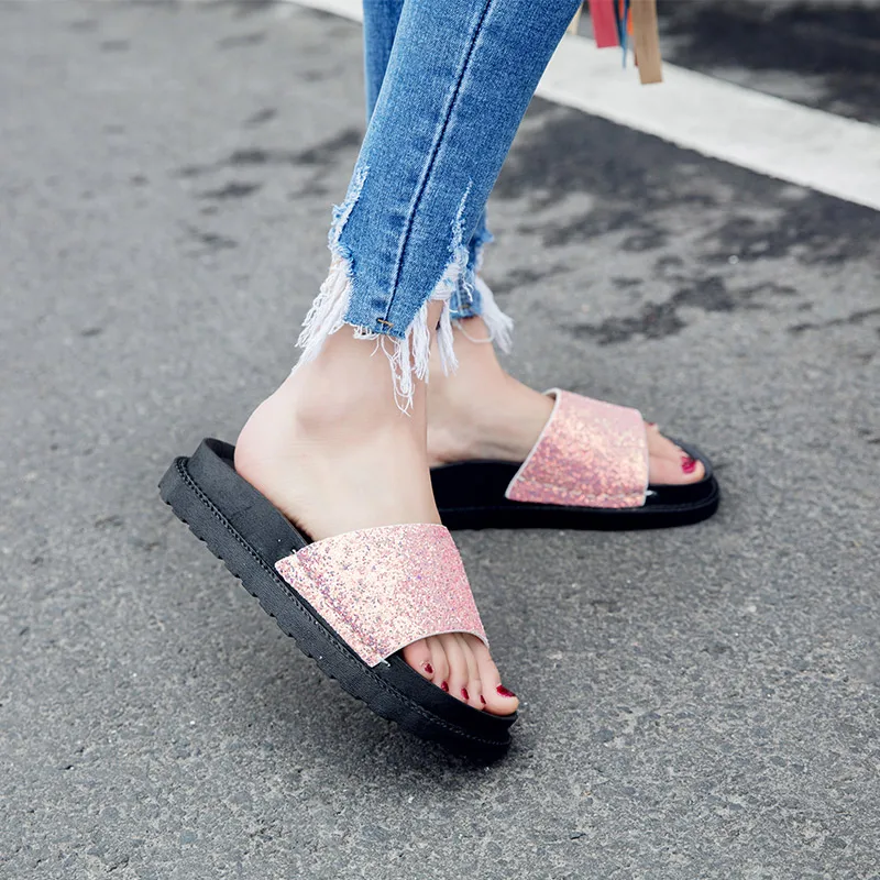 Повседневная обувь на платформе коллекция 2019 года блестящие шлепанцы летняя