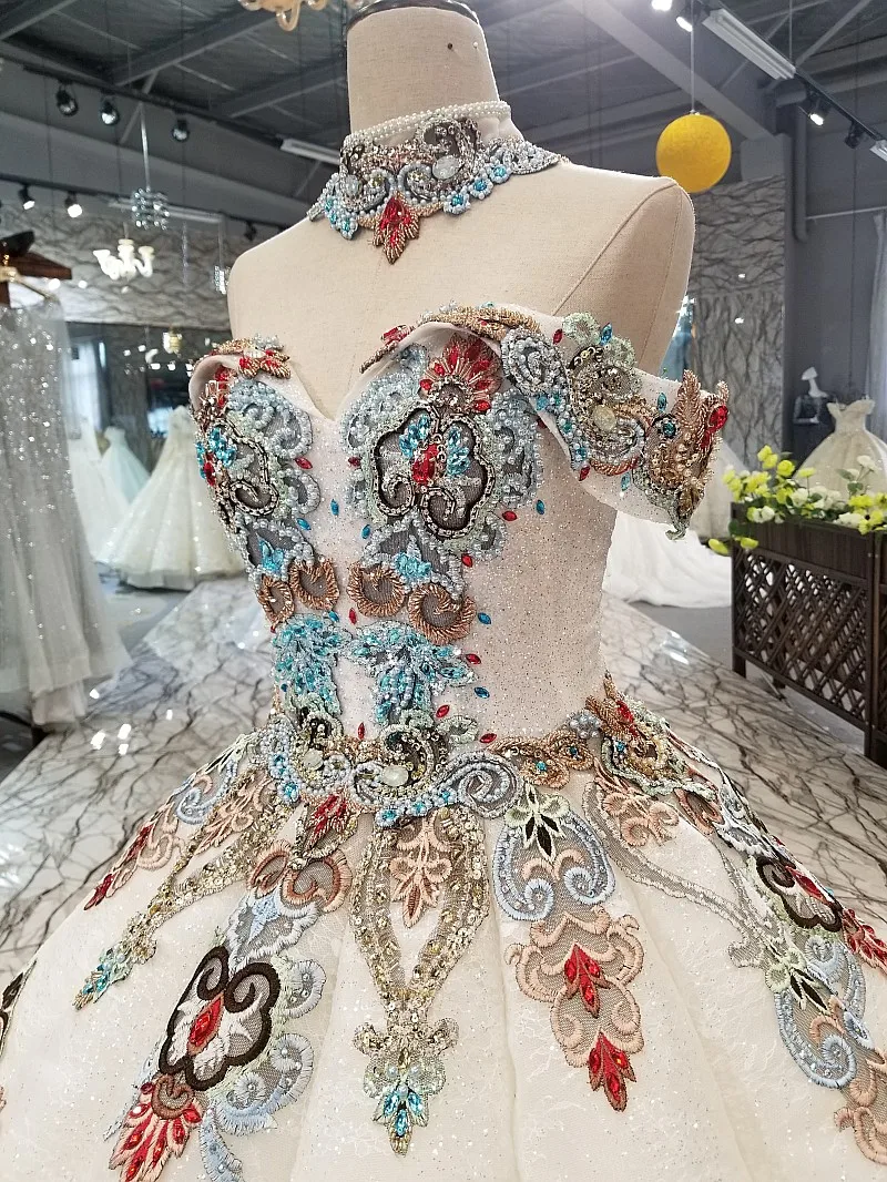 

2018 New Arrival Aolanes Sleeveless High Ball Gown Lace Contrast Color Quinceanera Dresses Vestido 15 Sweet 16 Birthday Dresses