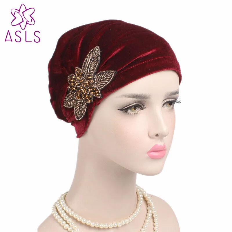 

Новый Модный высококачественный Женский Элегантный мягкий бархатный тюрбан, облегающая шапочка с бусинами и цветами, блестящая шапочка для леди против рака
