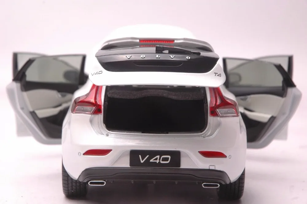 1:18 литья под давлением модель для Volvo V40 Белый внедорожник сплав игрушечный автомобиль миниатюрная коллекция подарки XC 90