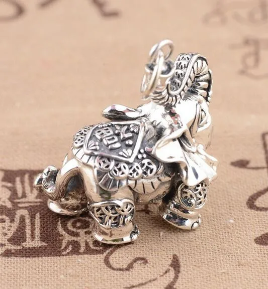 Изысканный тибетский серебряный слон с резьбой Маленькая подвеска | Дом и сад