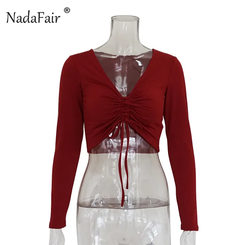Женский укороченный топ Nadafair черный короткий с v образным вырезом на шнуровке для
