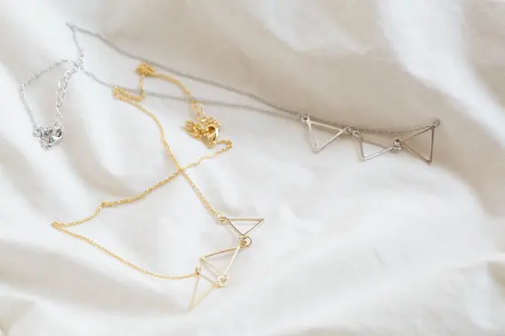 С геометрическим рисунком и подвеска треугольник Цепочки ожерелья ( 2 Цвета