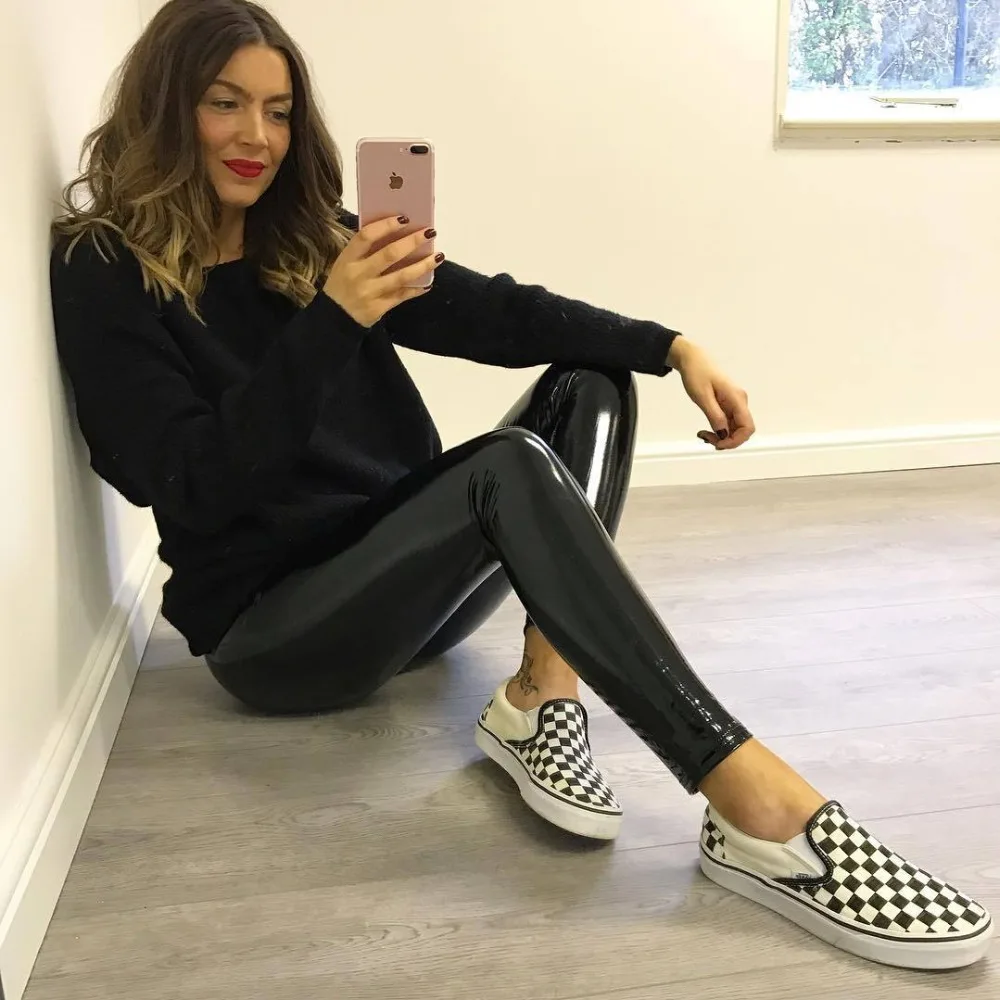 Женские черные леггинсы в стиле панк блестящие из искусственной кожи облегающие